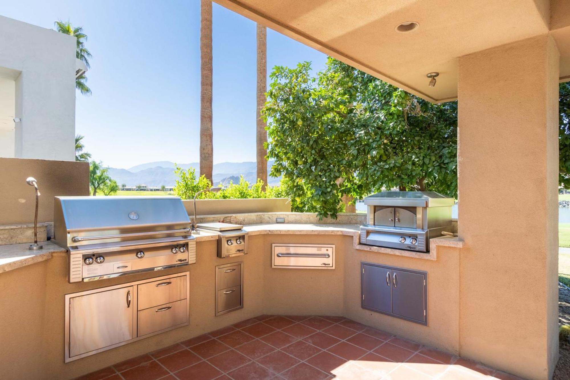 Moonshine By Avantstay Modern Stylish Estate W Bar Fire Pit Hot Tub 5 Bd La Quinta Exterior photo